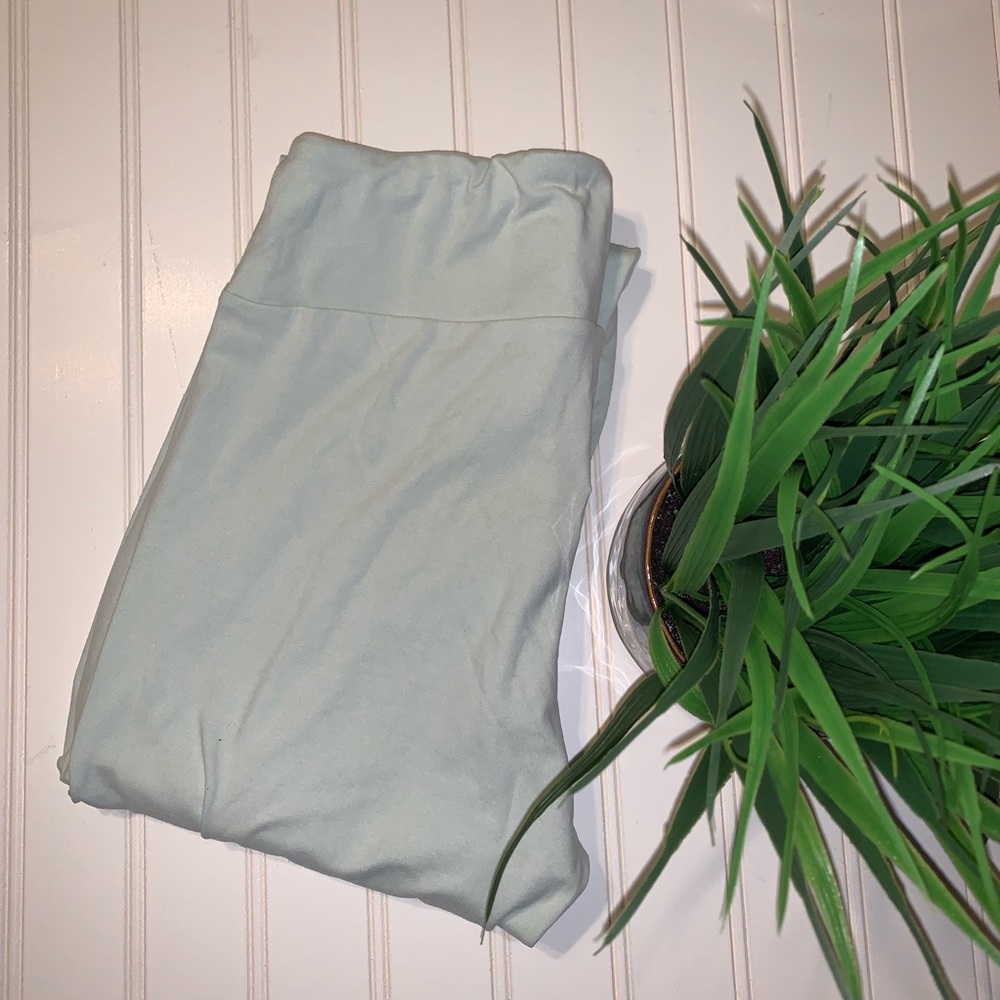 NWOT LuLaRoe kids leggings in mint green